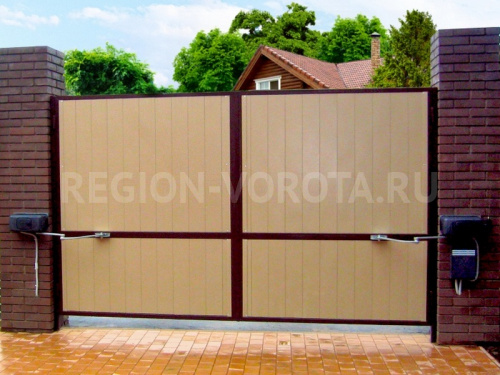 Распашные ворота для дачи DoorHan 2500x1600 бежевого цвета